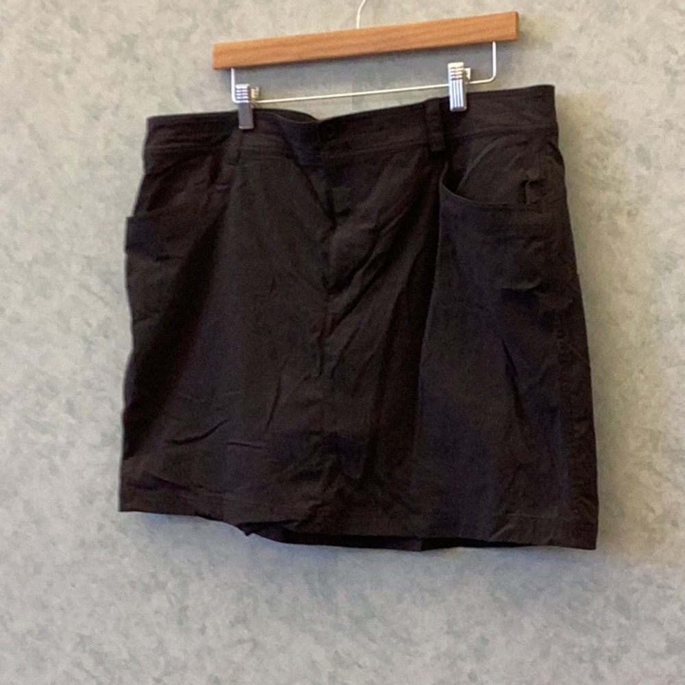 Eddie Bauer black skort